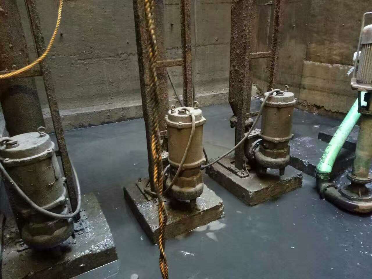 杨陵污水池清理