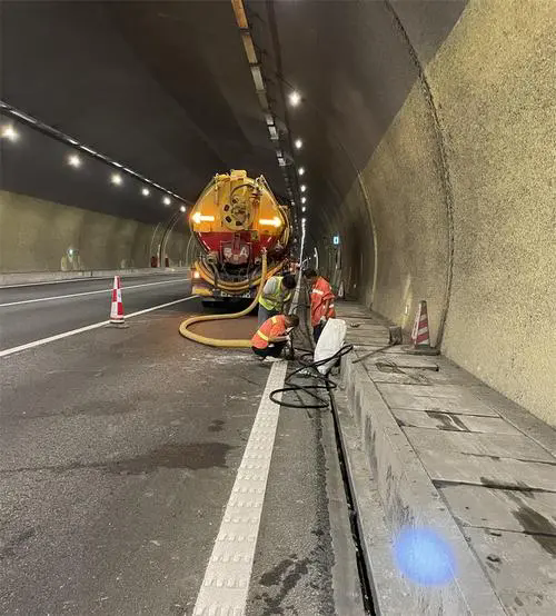 杨陵隧道排水渠清淤